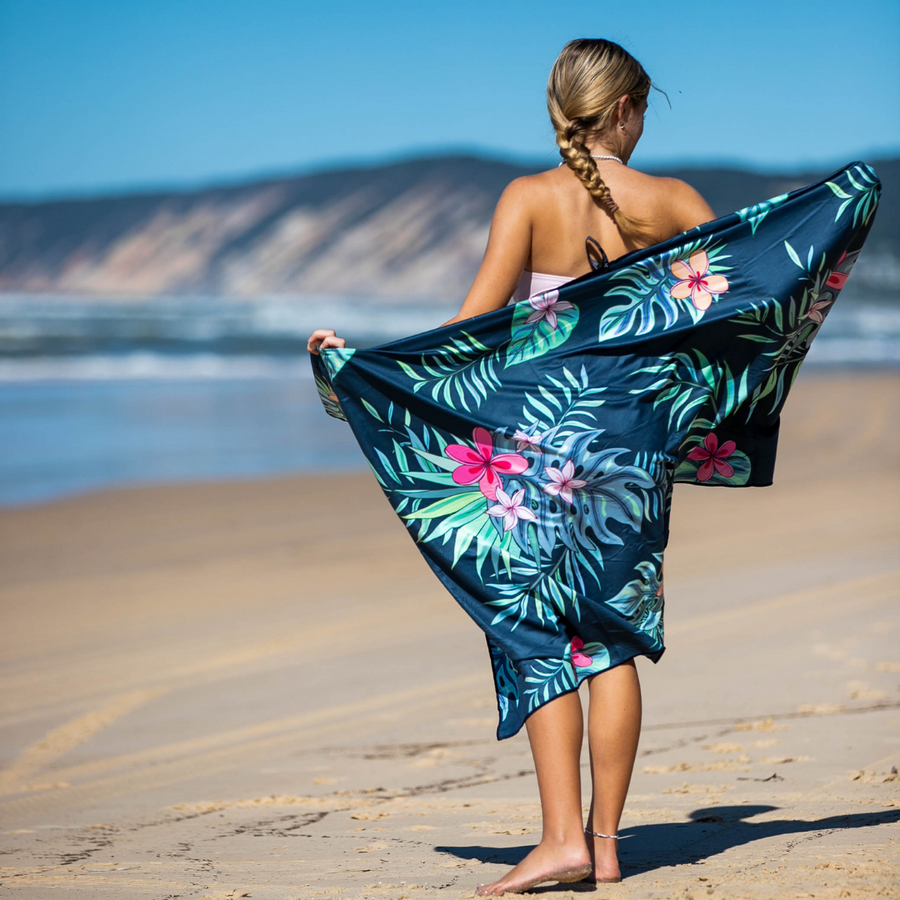 Newlyfe Byron Large Beach Towel & Pouch